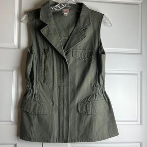 New without tag-Women Canyon River Vest Blues Vest size M